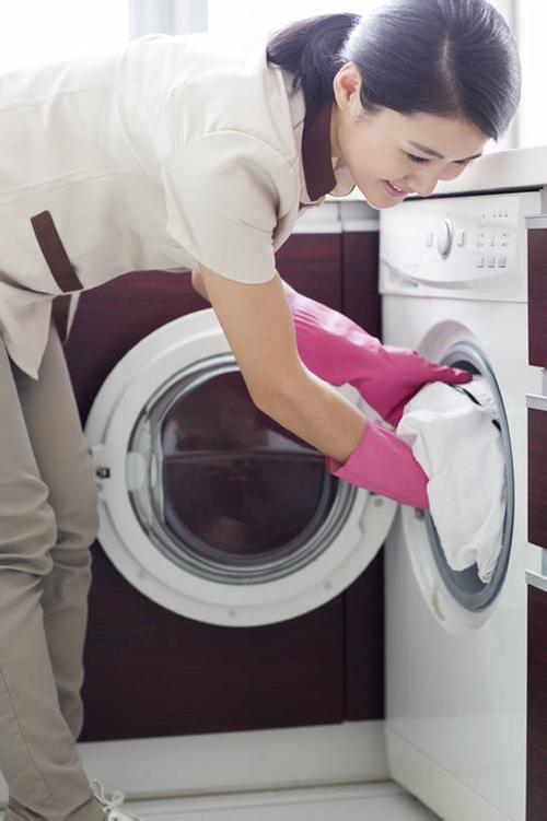 家政服务洗衣服